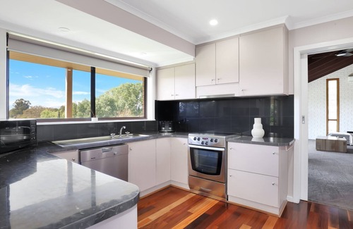 Mansfield House | Bella Vista - Mansfield - Sleeps 8