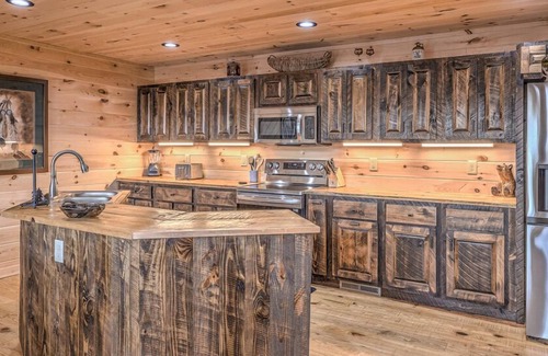 Blue Ridge Cabin | Bella Vista - Mountain Views | Hot Tub | Fire Pit