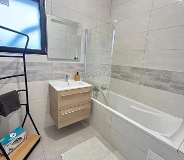 Moneteau Apartment | Bella Vista, parking gratuit, 5 min Auxerre