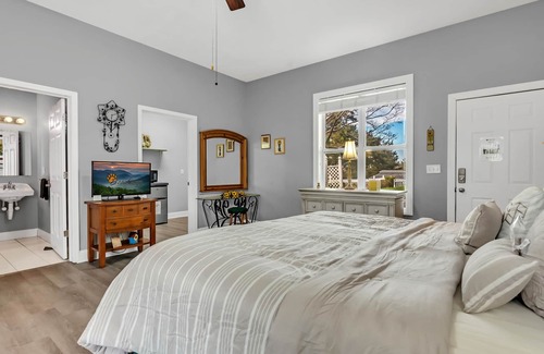 Sevierville House | Bella Vista, Perfect for Events, Groups, Weddings, Indoor Pool, 12,000 Sq. Ft !!!