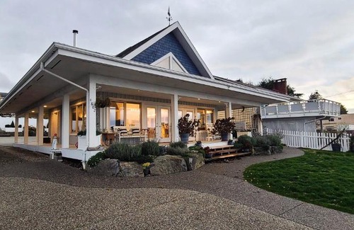 Davis Bay House | Bella White House by IRIS PROPERTIES!