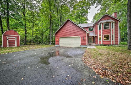 Mancelona House | Bellaire Ski Escape about 1 Mile to Schuss Mountain!