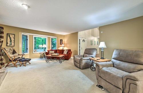 Mancelona House | Bellaire Ski Escape about 1 Mile to Schuss Mountain!