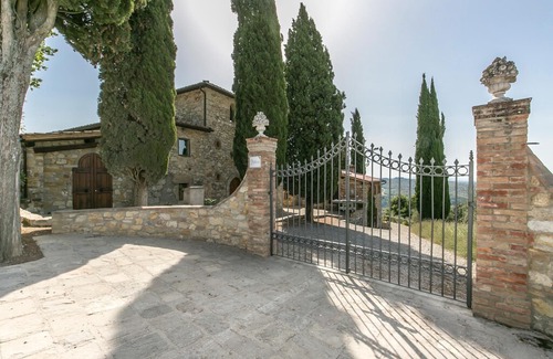 Gaiole in Chianti Villa | "Bellaria": prestigious dwelling with an exclusive pool in Lecchi in Chianti