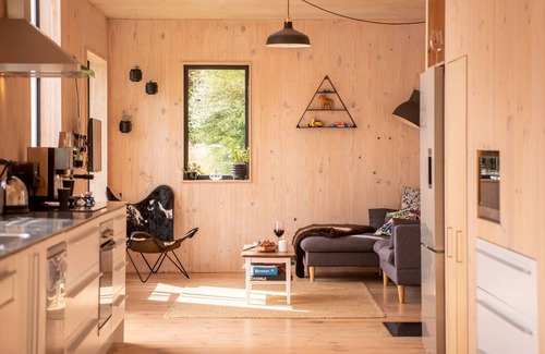 Akaroa Cottage | BELLBIRD BACH - AKAROA HOLIDAY HOUSE, family friendly in Takamatua