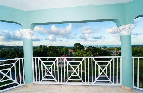 Stewart Town Villa | Belle air Seaview 1 BDRM -2 Queen