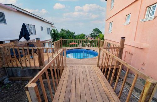Stewart Town Villa | Belle air Seaview 1 BDRM -2 Queen