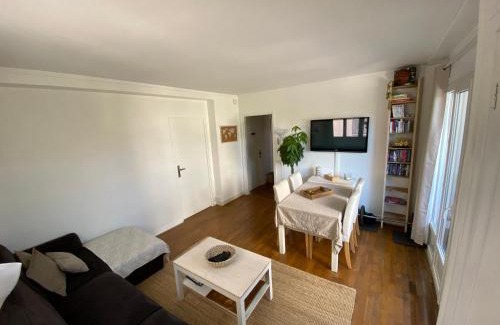 Sainte-Therese-Demi-Lune Apartment | Belle Appartement lumineux avec balcon plein centre .