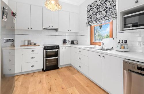 Orange House | Belle Cottage on March - Central High-End Heritage