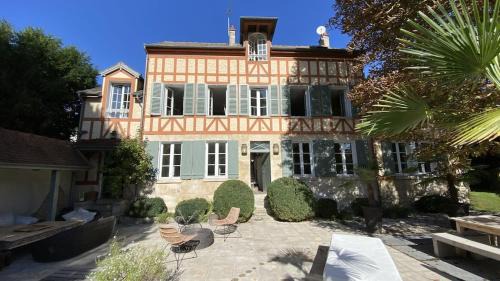 Carrieres-sur-Seine Villa | Belle demeure avec piscine, vue et accès direct à la Seine, très proche de Paris