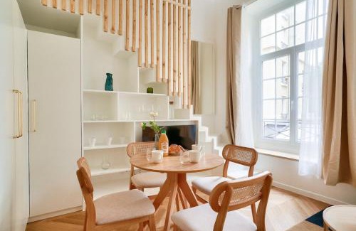 Quartier Saint-Ambroise Apartment | Belle epoque - Magnifique duplex avec mezzanine pour 4