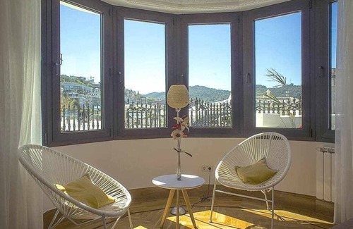 San Sebastian Centro Apartment | Belle Epoque on the Seafront. SPECIAL MEASURES