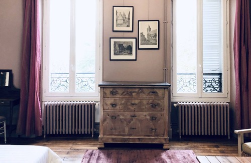 Bourges House | Belle Époque villa 500m from the cathedral, marshes.