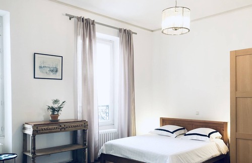 Bourges House | Belle Époque villa 500m from the cathedral, marshes.