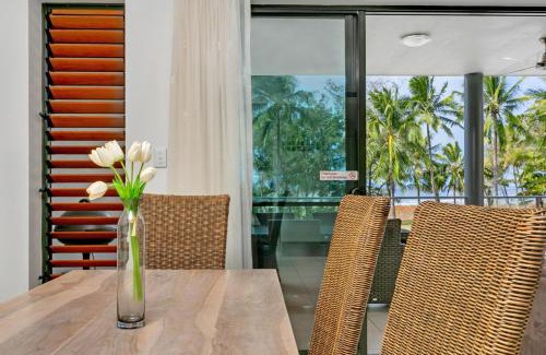 Yorkeys Knob Apartment | Belle Escapes 4 Sims Esplanade Yorkeys Knob