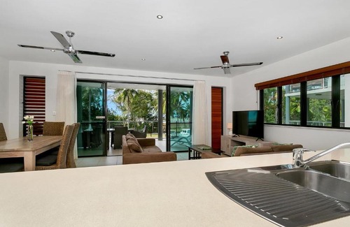 Yorkeys Knob Apartment | Belle Escapes 4 Sims Esplanade Yorkeys Knob