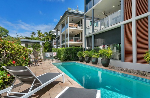 Yorkeys Knob Apartment | Belle Escapes - Beachfront Ocean View Apartment "4"