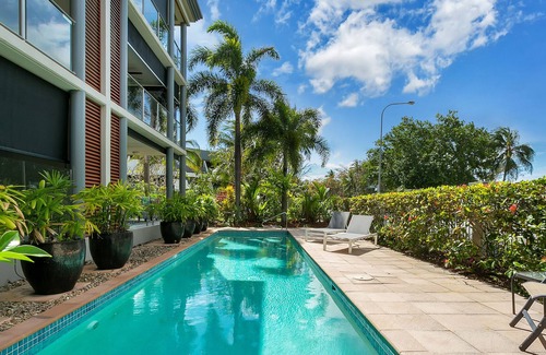 Yorkeys Knob Apartment | Belle Escapes - Beachfront Ocean View Apartment "4"