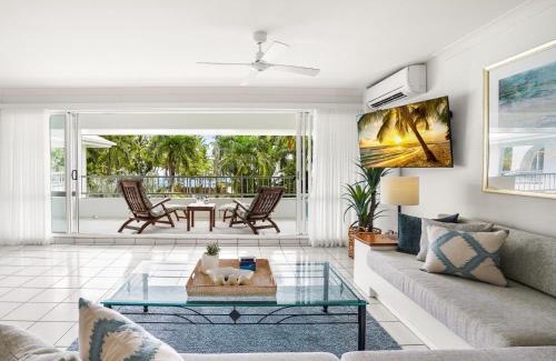 Palm Cove Apartment | Belle Escapes Oceanview Luxury Suite 88 Alamanda Resort Palm Cove