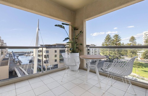 Glenelg Apartment | Belle Escapes - Park View Family Stay at the Pier