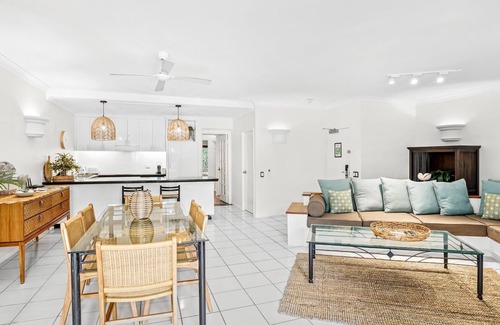 Palm Cove Apartment | Belle Escapes Poolview Suite 54 Alamanda Resort Palm Cove