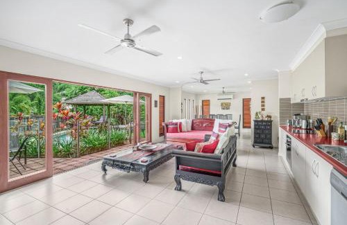 Palm Cove Villa | Belle Escapes Villa Latania Palm Cove