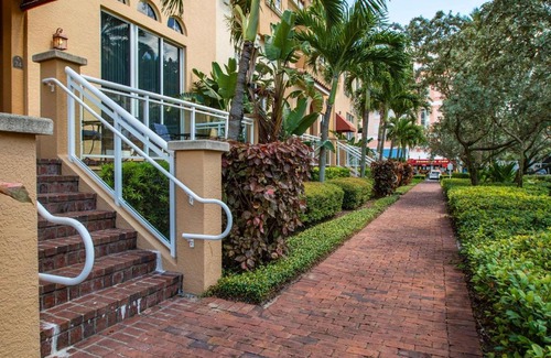 Clearwater Beach Villa | Belle Harbor 74W 3 Story-Townhouse steps to the beach