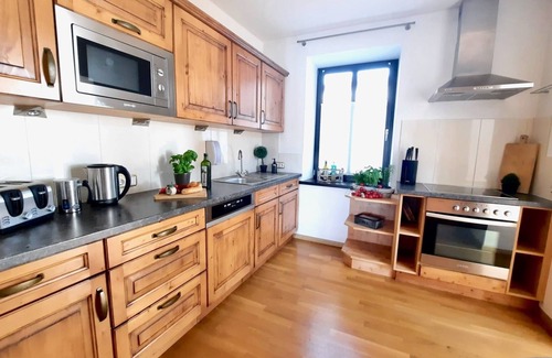 Kitzbuehel House | Belle Kitz urban villa for 11 with sauna & garden