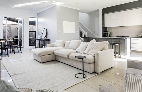 Glenelg House | BELLE MAISON - 3 Bedroom/2 Bathroom Townhouse set in the heart of Glenelg