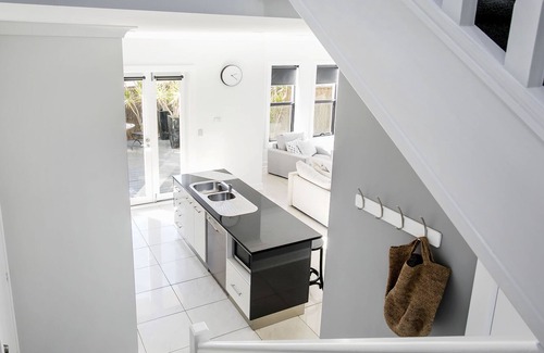 Glenelg House | BELLE MAISON - 3 Bedroom/2 Bathroom Townhouse set in the heart of Glenelg