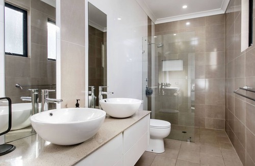 Glenelg House | BELLE MAISON - 3 Bedroom/2 Bathroom Townhouse set in the heart of Glenelg