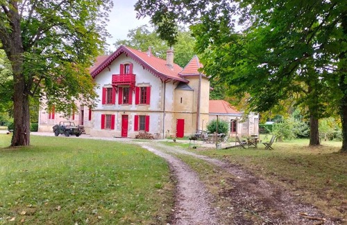 La Brede House | Belle Maison Ancienne Dans un Domaine Équestre