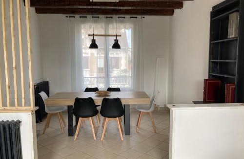 Colombes House | Belle maison avec grande terasse à 10 minutes en train de Paris centre et 6 min à pied de la gare et du centre ville