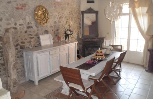 Millas House | BELLE MAISON DE CARACTERE Dans VILLAGE et sa PISCINE Privée 7 PERS- 3 Chambres - 12 Rue Emile Zola