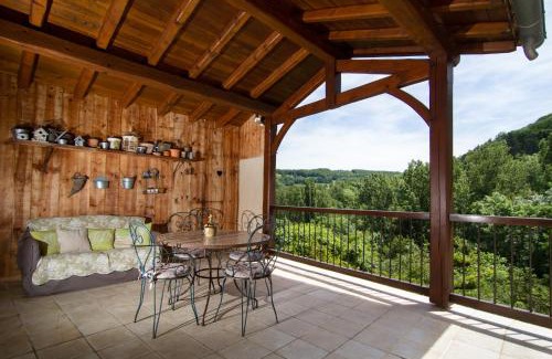 Caylus House | Belle maison de maître - Piscine et jardin privés - Au cœur du village médiéval de Caylus - 4 personnes - Garage