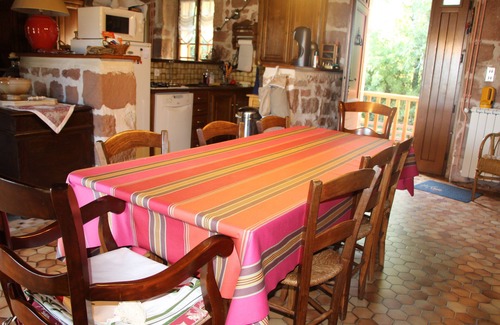 Boisseuilh House | Belle Maison Périgourdine 4 Personnes au Calme, Piscine Chauffée, Grand Terrain