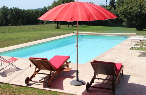 Boisseuilh House | Belle Maison Périgourdine 4 Personnes au Calme, Piscine Chauffée, Grand Terrain