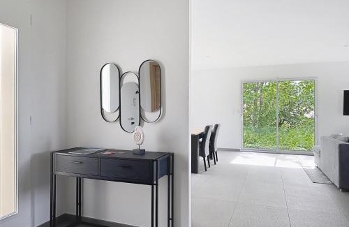 Cournon-dʼAuvergne Apartment | Belle maison sur Cournon 10 pers Chataigniers