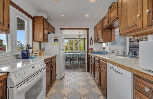 Deep Hole House | Belle of the Bay - Beautiful Custom Waterfront Home!