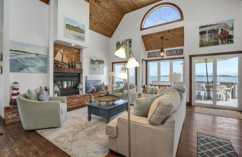 Deep Hole House | Belle of the Bay - Beautiful Custom Waterfront Home!