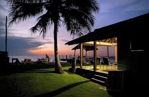 Amity Point Cabin | Belle's on Ballow - Kookaburra Lodge