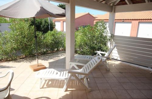 Portiragnes-Plage Apartment | Belle villa climatisée avec 2 chambres, terrasse en angle, parking privatif dans résidence sécurisée piscine commune 800 m de la mer LRCS151