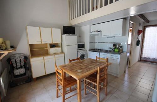 Portiragnes-Plage Villa | Belle villa d'angle, cuisine séjour climatisé, 5 couchages, belle terrasse ombragée, parking dans résidence sécurisée piscine commune à 400m de la mer LRJP23