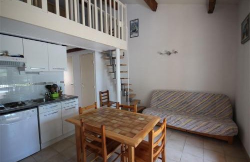 Portiragnes-Plage Villa | Belle villa d'angle, cuisine séjour climatisé, 5 couchages, belle terrasse ombragée, parking dans résidence sécurisée piscine commune à 400m de la mer LRJP23