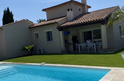 Assas Villa | Belle Villa Typique du sud Dans la Nature Avec Grande Piscine