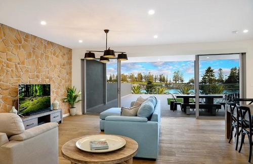 Kiama Apartment | Belle Vue- Penthouse at Black Beach