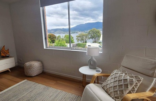 Rosny Apartment | Bellerive Bluff 2 Bedroom Apartment has water views, close to Restaurants, Beach