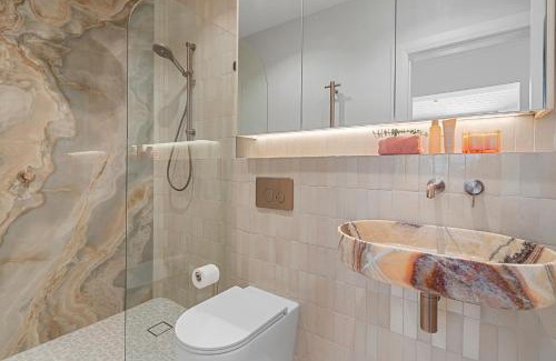 Bondi Beach Apartment | Belles Bondi Beach Apartments - 1 and 2 Bedroom Stays - 500m to beach