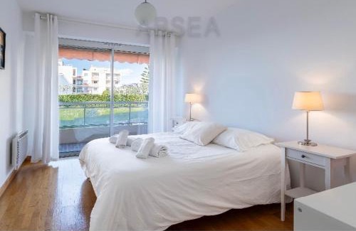 Caucade Apartment | Belles terres Nice grand appartement vue mer et jardin,piscine