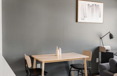 Northeast Bellevue Apartment | Bellevue 1BR w Gym Roof WD nr Bars Dining SEA-423